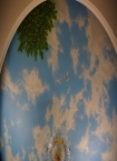 Пейзаж с небом на потолке